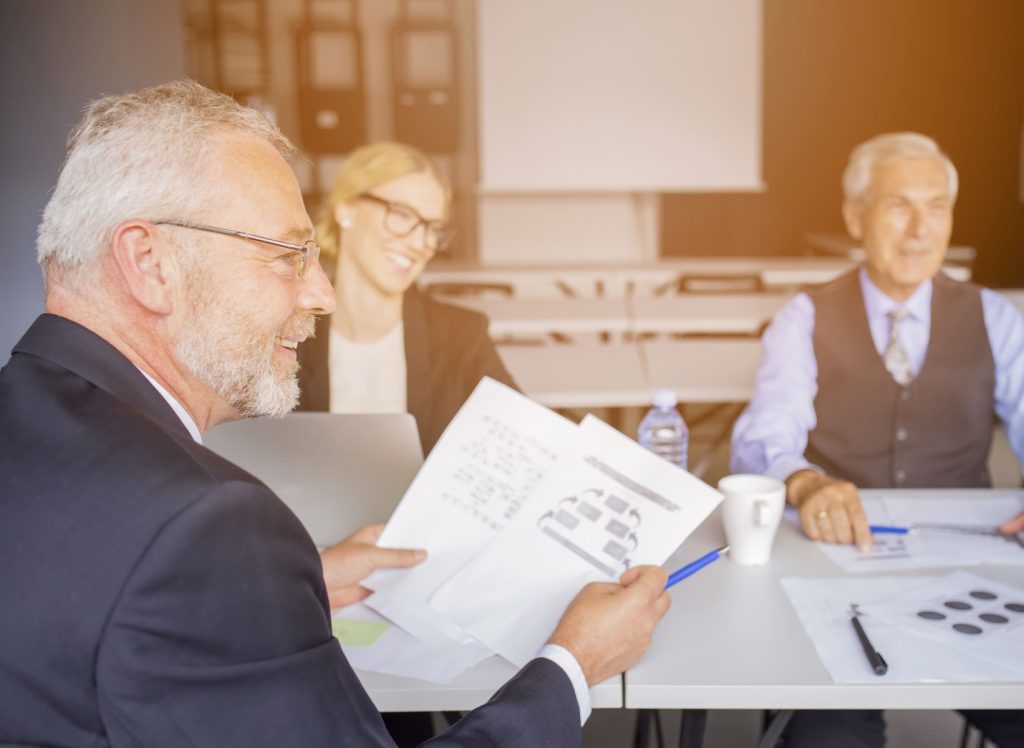 Unternehmensnachfolge – Besprechung zur Planung und strategischen Übergabe durchführen