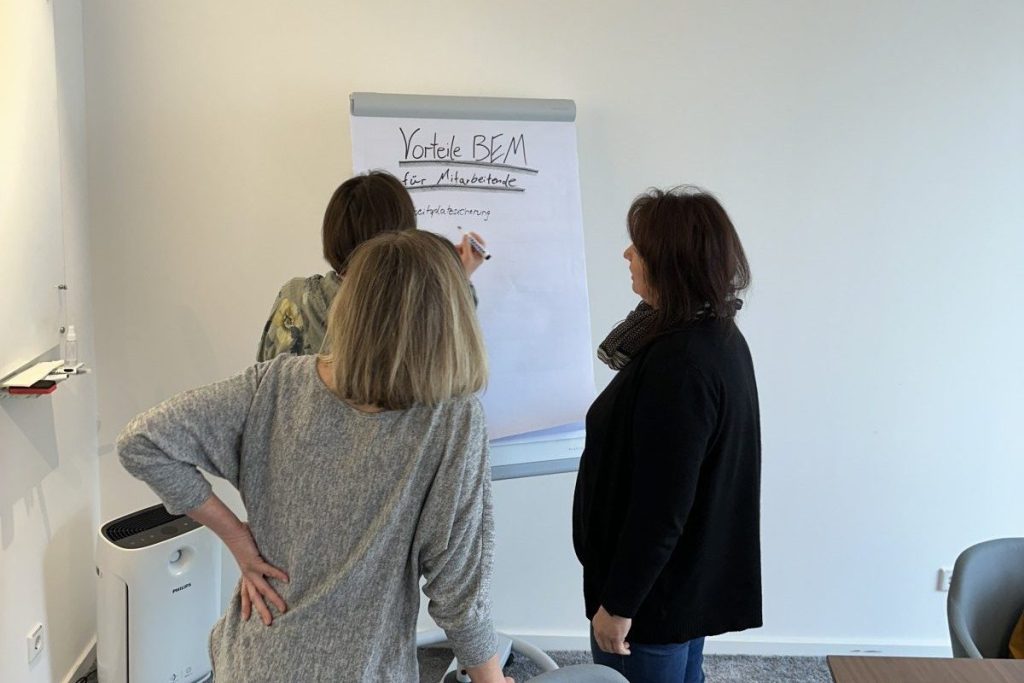 Schulung und Training zu BEM/BGM – Frauen üben praxisnah in Gruppenarbeit