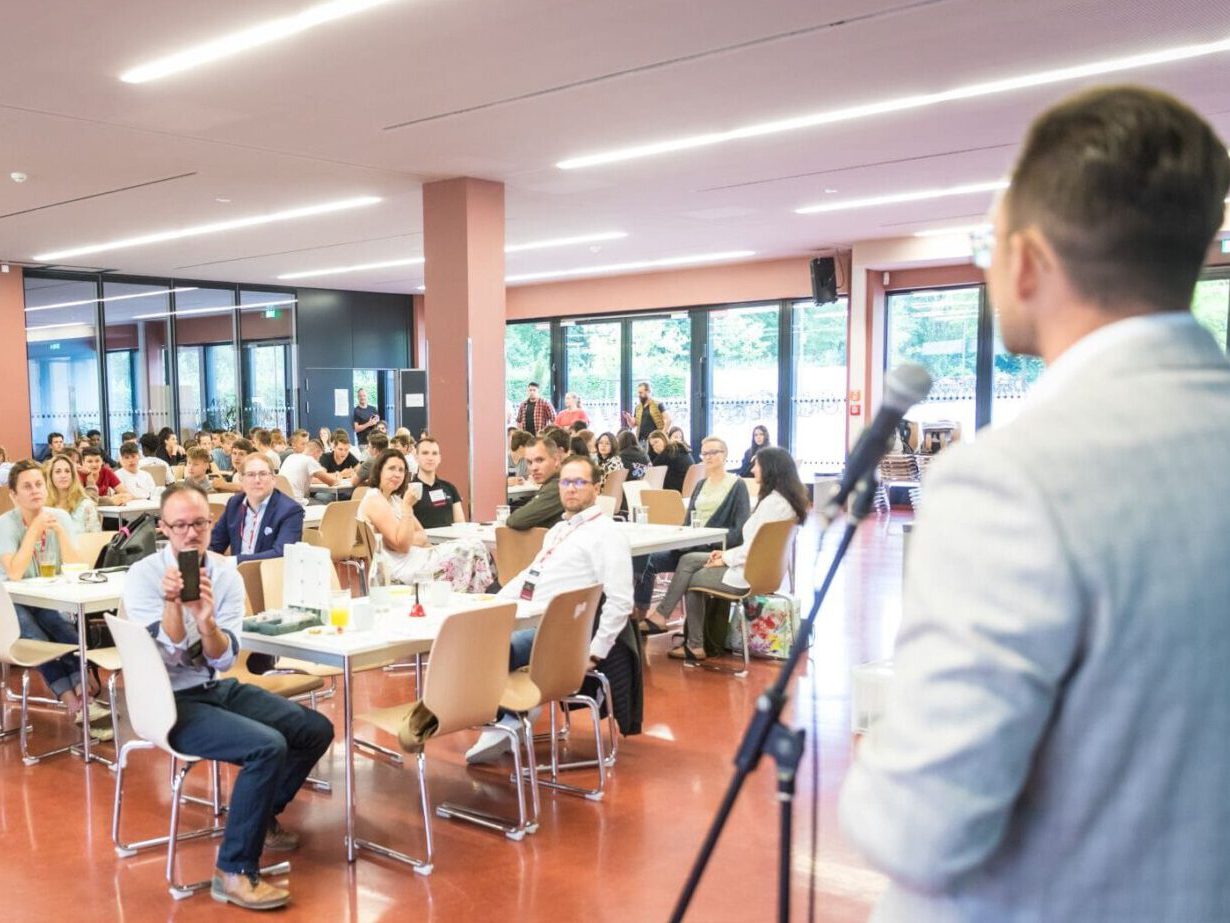 Keynote Speaking Vertrieb und Verhandeln – Vortrag über erfolgreiche Verkaufsstrategien, Rhetorik und Verhandlungstechniken für Unternehmerinnen, Führungskräfte und Teams.