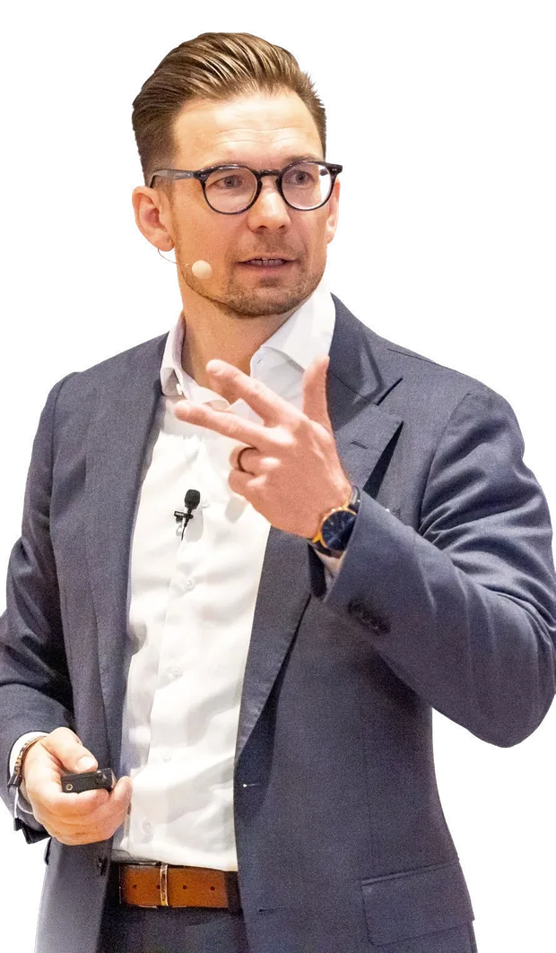 Keynote Speaker Falko Nowak auf der Bühne